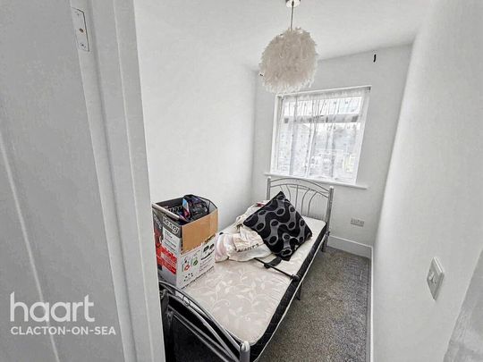 4 bedroom semi-detached house to rent - Photo 1