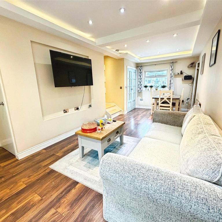 3 bedroom terraced house to rent - Photo 1