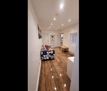 1 Bed Flat, Grosvenor Rd, BS2 - Photo 3