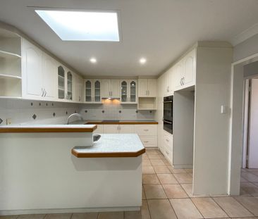 Spacious family living with poolside paradise! - Photo 6