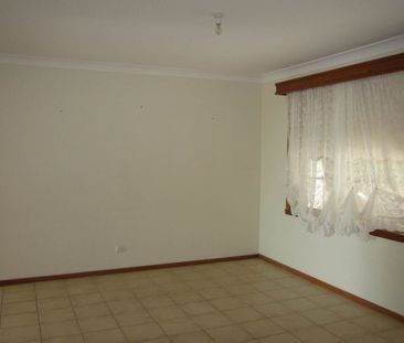 DELIGHTFUL FAMILY HOME - Photo 5