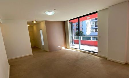 Stunning One Bedroom Apartment in Wolli Creek - Photo 2