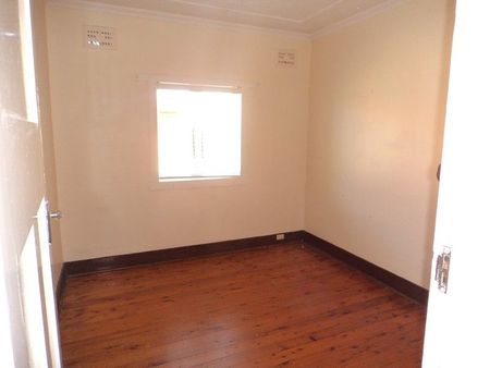 WEST GOULBURN Neat 2 Bedroom Cottage - Photo 3