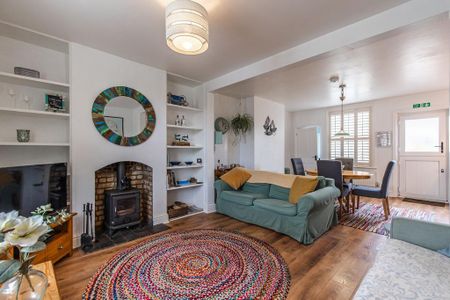 2 bedroom terraced house to rent - Photo 4