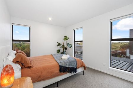 Coastal Home, Fully Furnished - Photo 2