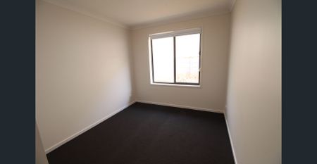 Modern 4 Bedroom Home - Photo 5