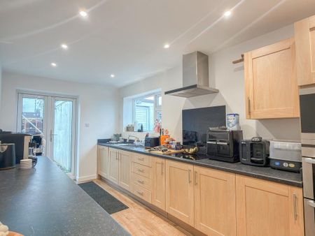 3 bedroom detached bungalow to rent - Photo 2