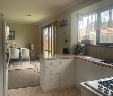 9 Edeys Run, Hampton Park VIC - Photo 6