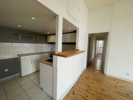 APPARTEMENT T5 A LOUER LYON 4EME ARRONDISSEMENT Mairie-Tabareau - Photo 4