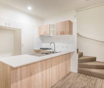 Stylish 3-Bedroom Townhouse in Richlands! - Photo 3