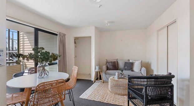 Sunny One Bedroom Apartment in Richmond - Photo 1