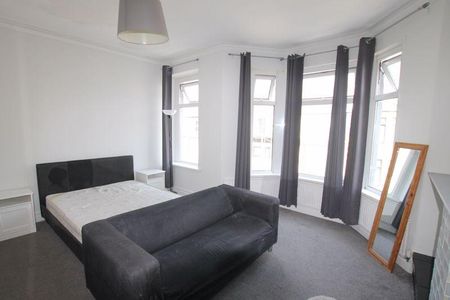7 bedroom terraced house to rent - Photo 3