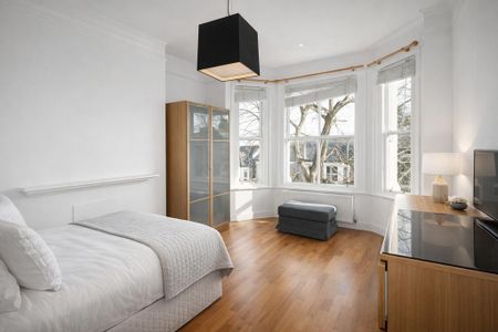 3 bedroom flat to rent - Photo 4