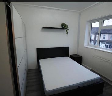 Room in a Shared House, Harrow Road, IG11 - Photo 1