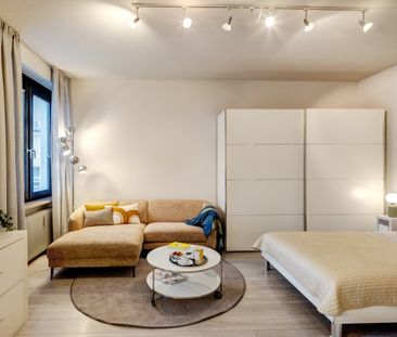 Partly renovated and quiet, in Lehel near Isar river - Photo 5