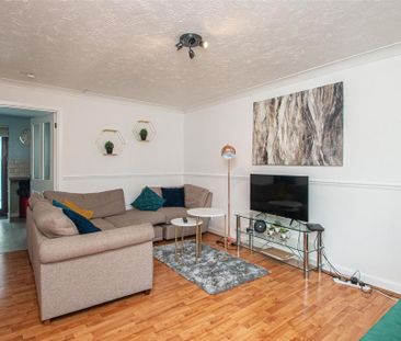 3 bedroom end of terrace house to rent - Photo 1