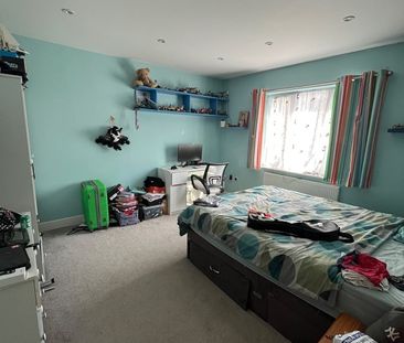 4 Bed Semi-Detached House, Violet Lane, CR0 - Photo 3