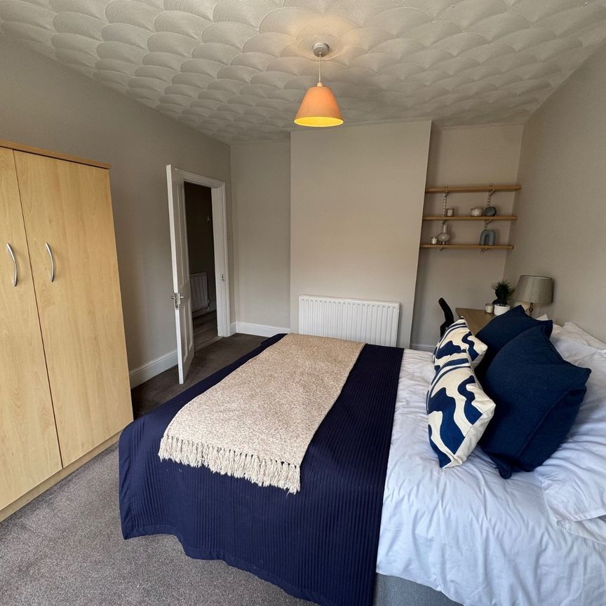 4 bedroom semi-detached house to rent - Photo 1