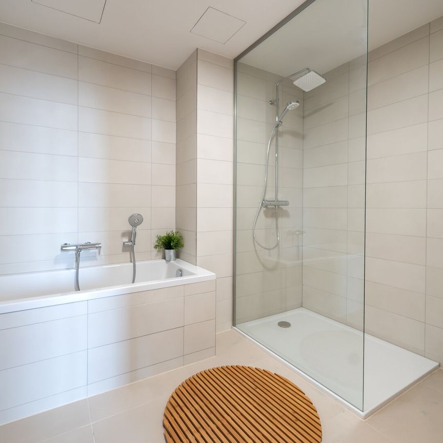 Erstbezug – 3-Zi.-Wohnung mit Rooftop Pool & Sauna - Photo 1