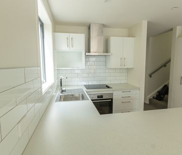 Brand-New Studio Complex - Only meters from the University! - Photo 5