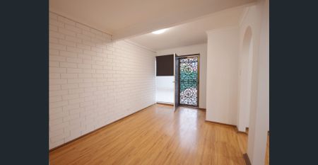 Tidy 2-Bedroom Home in the Heart of Klemzig! - Photo 2