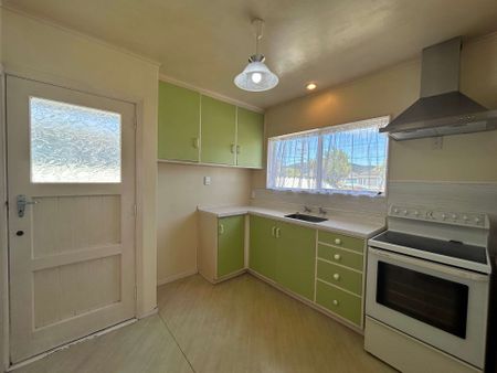 2 Bedroom, Wainuiomata - Photo 4