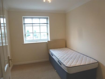 Albany Gardens, Colchester - Photo 3