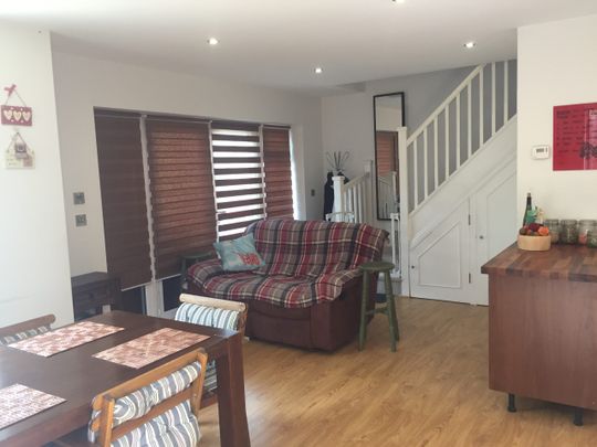 Yew Avenue, West Drayton, UB7 8QD - Photo 1