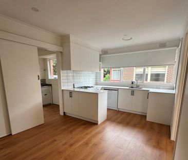 Peaceful, private and perfectly positioned - Photo 5