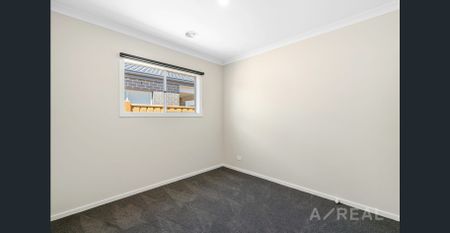 New 4-Bedroom Family Home in Emerald Park Estate – Prime Location & Modern Luxury! - Photo 3