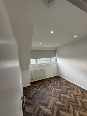 Connaught Road, London NW10 - Photo 1