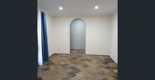 Walk to Plumpton Shopping Centre, Great Schools and Public Transport - Photo 1