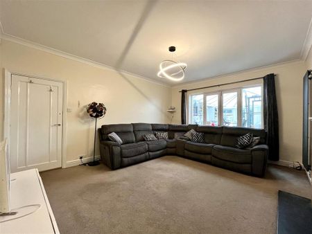4 bedroom detached house to rent - Photo 4