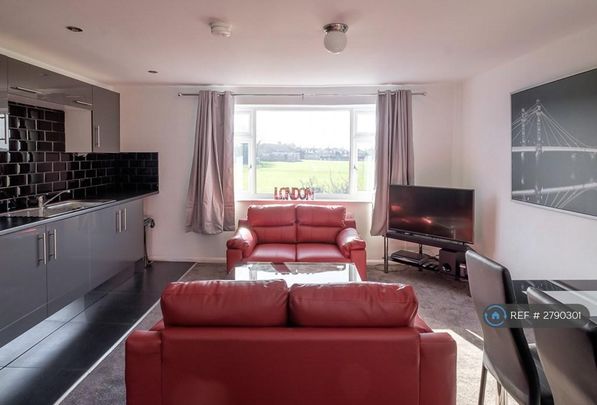 1 bedroom in a flat share to rent - Photo 1