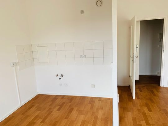 Gemütliche 1-Raumwohnung mit Wanne und Balkon in Grünau - Photo 1