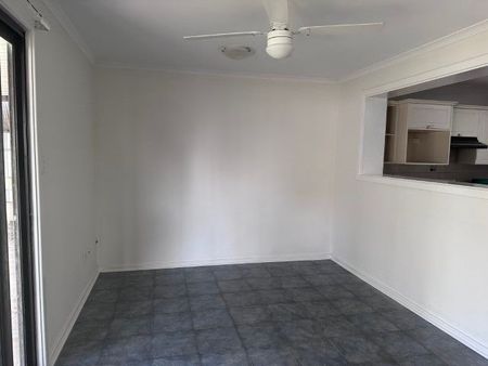 Large Family Home! - Photo 2