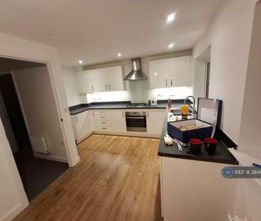 1 bedroom in a house share to rent - Photo 5