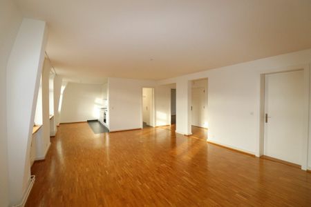 Zwischen Dreirosenbrücke und Musical Theater - helle 3 1/2-Zimmer-Altbauwohnung in Basel - Photo 3