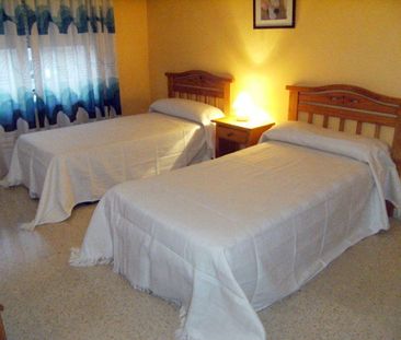Middle Floor Apartment in Estepona - Photo 4