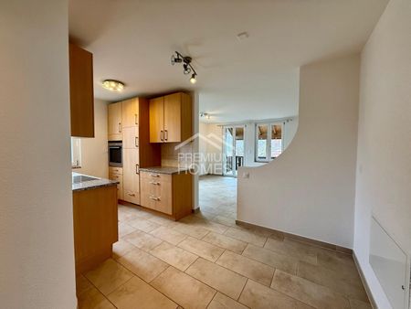 Living in the center! - Photo 5