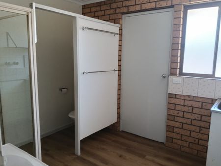 Neat 2 Bedroom Unit - Photo 5