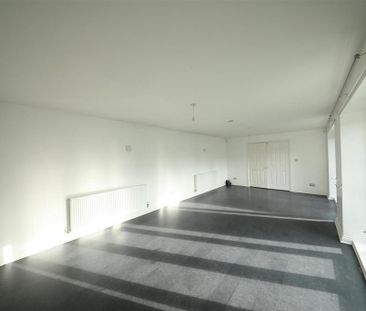 3 bedroom detached bungalow to rent - Photo 2