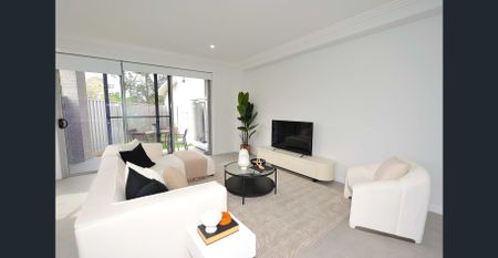 NEW, modern, low-maintenance 5-bedroom townhouse - Photo 3