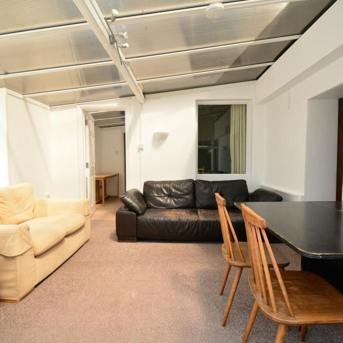 5 bedroom semi-detached house to rent - Photo 1