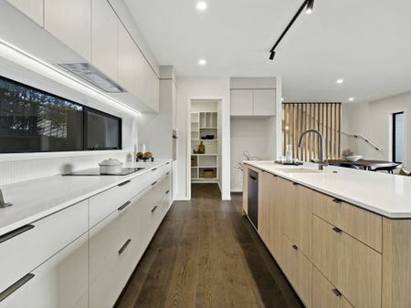 BRAND-NEW EXECUTIVE TOWNHOUSE FOR RENT - Photo 4