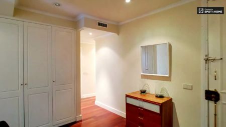 Room in a shared 6-bedroom apartment for rent in Palacio. - Photo 3