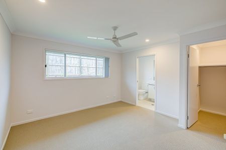Brand-New Family Home in Park Lane Reserve! - Photo 4