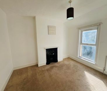 2 bedroom maisonette to rent - Photo 2