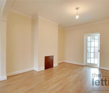 4 bedroom semi-detached house to rent - Photo 4