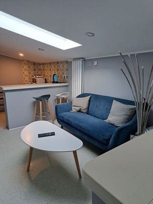 Studio cochet de închiriat în mansardă, inima orașului! - Fotografie 1